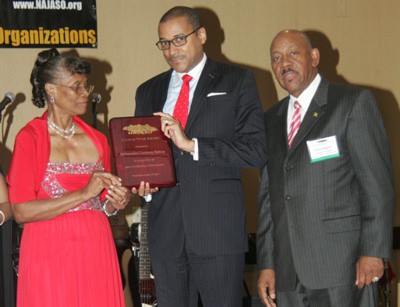 Jamaica’s Ambassador to the United Nations, Courtney Rattray (center) accepts the Lignum Vitae award from Vice President of NAJASO Eastern Region, Ms. Sadie Campbell. Looking on at right is President of the National Association of Jamaican and Supportive Organizations (NAJASO), Rick Nugent. (Photo Credit: Derrick Scott)