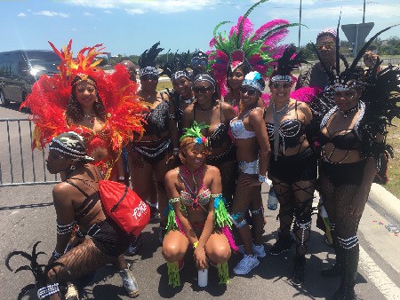 bahamas-carnival-2017-group-revelers