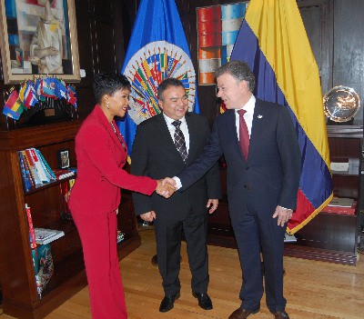 Ambassador Audrey Marks, Colombian President Juan Manuel Santos Calderon, Ambassador Nestor Mendez