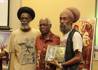 Marcus Garvey Rootz Extravaganza presents Lifetime Achievement Award