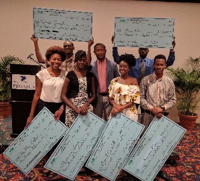COJO Founder & Chairman Gary Williams (centre) pose with 2017 scholarship awardees (back l-r) Nickorta Samuels and Aaron Rowe. Front l-r: Golda-Mae Bullock, Shantanna Dixon, Chantell Campbell, and Kareem Carr.  JetBlue is a sponsor of COJO’s initiatives. 