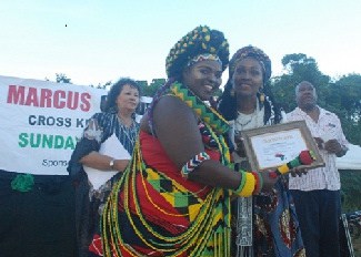 Jessica Mbangeni receives Honorary Membership from Sharon Parris Chambers
