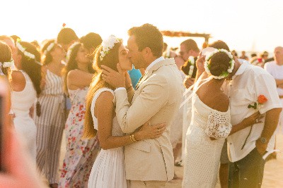 Aruba Hosts the Largest Vow Renewal Ceremony in the Caribbean