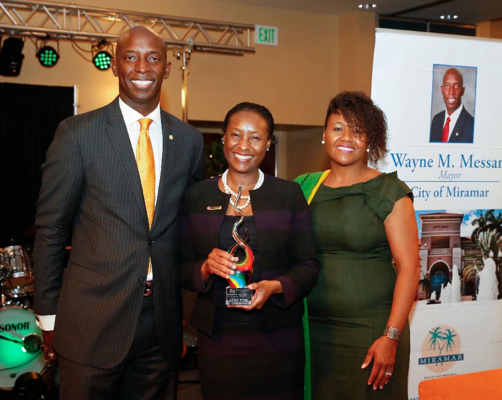 Victoria Mutual – Florida Office Receives Miramar's Corporate Citizen Award