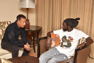 Trinidad and Tobago Police Commissioner Gary Griffith extending an apology to Buju Banton