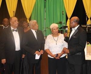 Jamaica’s Minister of Tourism Hon. Edmund Bartlett (right) commends actress Kerry Washington on her special award. Present to accept the award were her parents Dr. Valerie Washington (1st R) and Earl Washington (1st L). Looking on is event producer Sephron Mair.