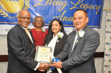 Governor General, the Most Hon. Sir Kenneth Hall (from left) and Lady Hall, present Edith and Jukie Chin with the J. Lester Spaulding Award for Business