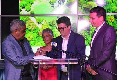 Keith Russell, chairman of Amaterra Group and his wife Paula Russell, director of Amaterra Group; joins Bojan Kumer, Marriott International Vice-President of Hotel Development Caribbean and Laurent de Kousemaeker, Marriott International Chief Development Officer for the Caribbean and Latin America in official signing of hotel management agreement held at the Hard Rock in Montego Bay Wednesday evening. (Photo: Philip Lemonte)