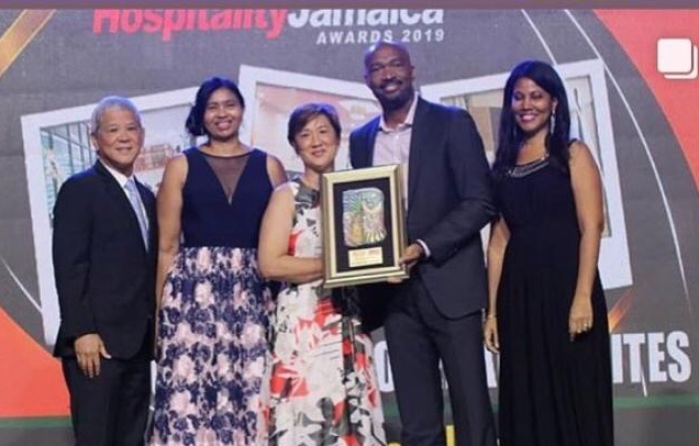 Courtleigh Hotel and Suites executives receive Jamaica’s Best Business Hotel honors at 2019 Hospitality Jamaica Awards.