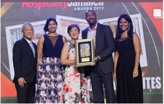 Courtleigh Hotel and Suites executives receive Jamaica’s Best Business Hotel honors at 2019 Hospitality Jamaica Awards.