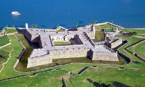 Top Touristy things to do in Florida - Visit 1. Visit Castillo de San Marcos