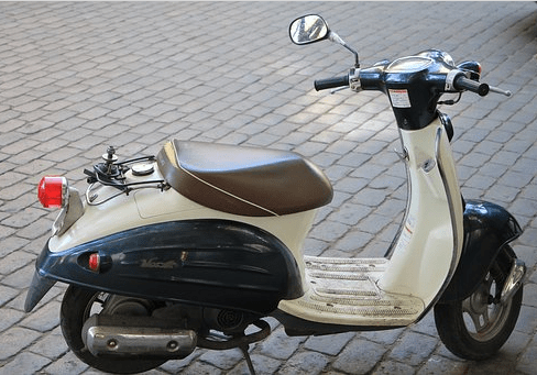 8 Differences Between Motorbikes and Mopeds You Should Know of