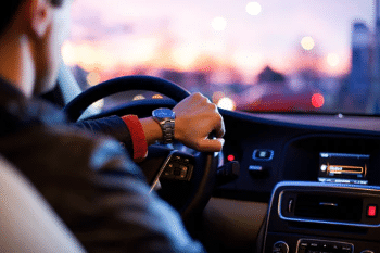 6 Things That You Should Avoid Doing While Driving