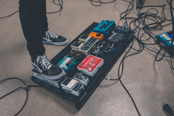 What Is A Chorus Pedal And What Can It Do In Guitar Playing? 