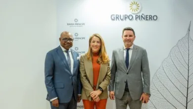 Minister of Tourism, Hon Edmund Bartlett pauses for a photo with (l-r) Mrs. Encarna Pinero, Chief Executive Officer and Chief Operating Officer, Mr. Jaime Sitjar, both of the Pinero Group. Minister Bartlett led a meeting with the Pinero Group at FITUR in Madrid