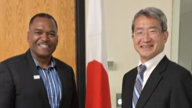 Steve Higgins and Japan's Consul General to Miami, Kazuhiro Nakai